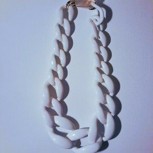 White Bijoux Acrylic Chain Necklace